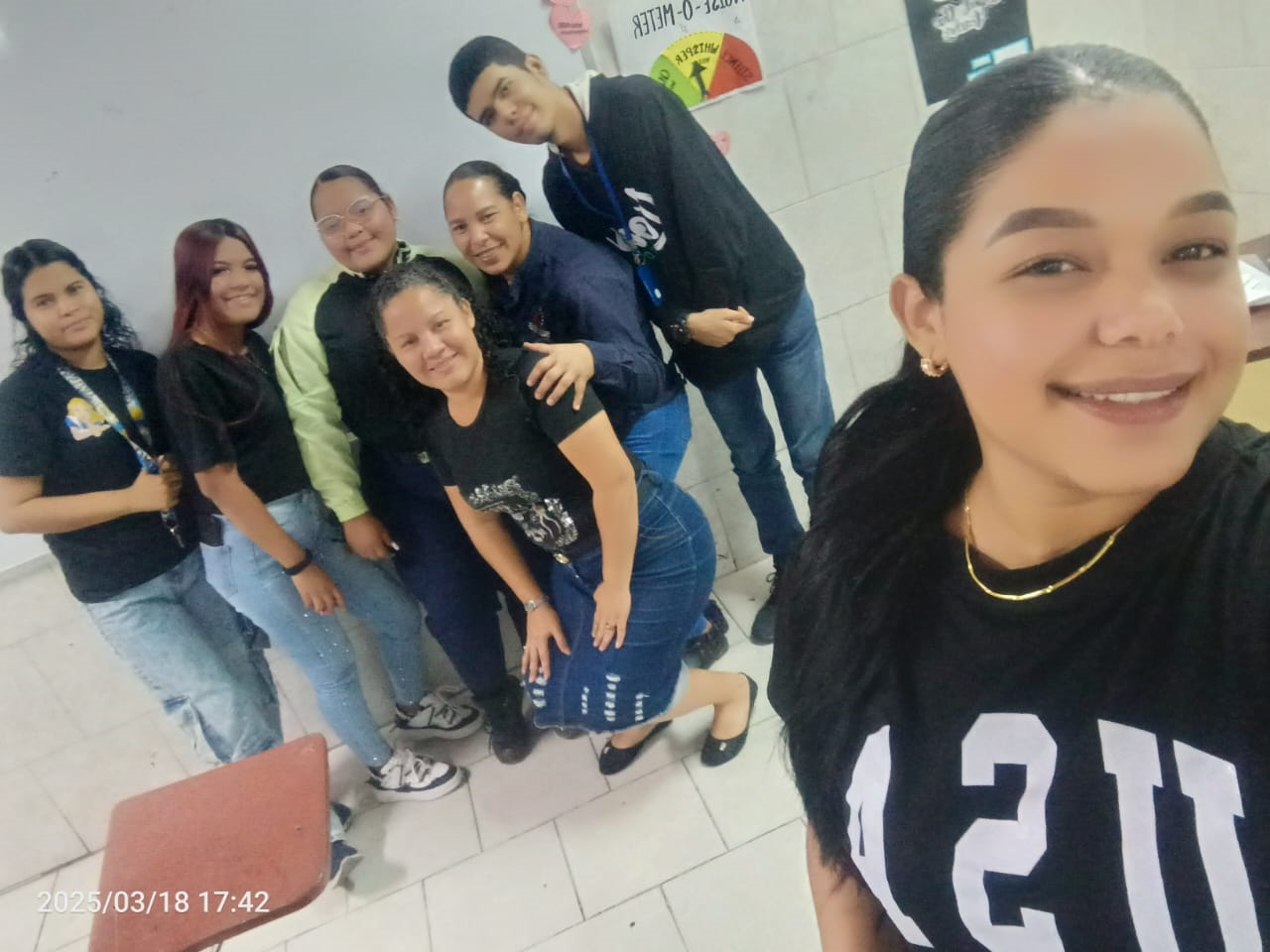 Estudiantes colaborando