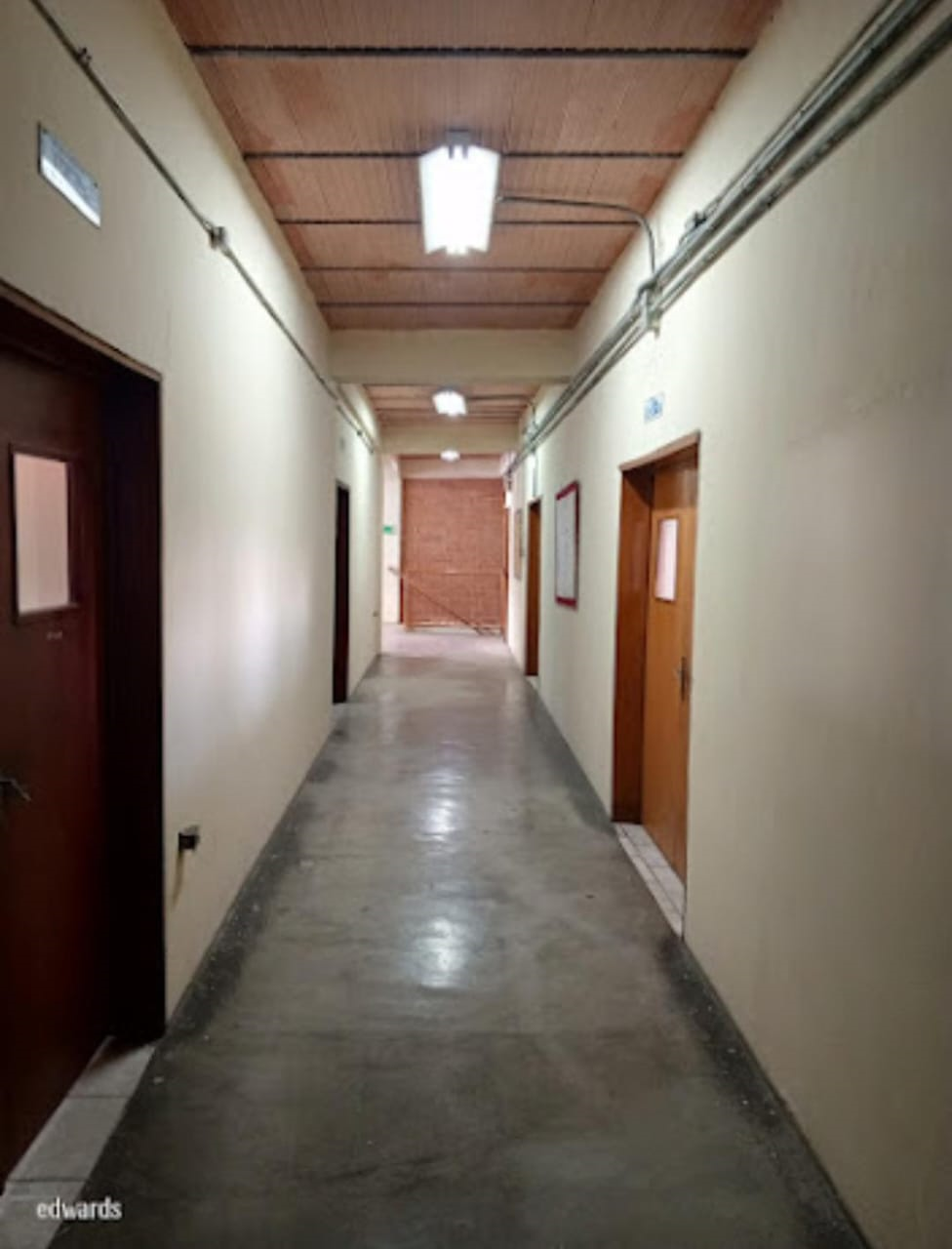 Pasillo institucional